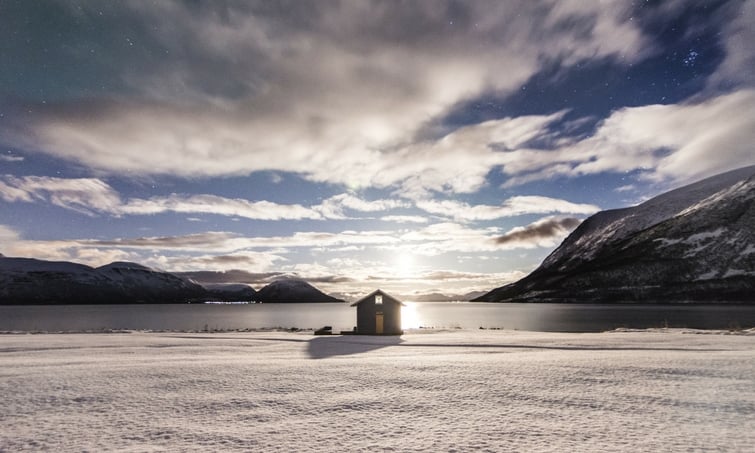 Airbnb im Winter Huette und Winterlandschaft