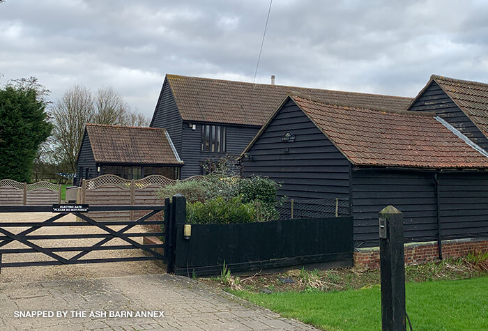 >Ash Barn Annex Stansted Airport