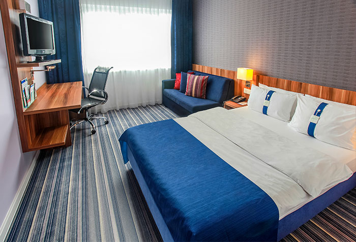 Holiday Inn Express Bremen Airport Parken www.holidayextras.com