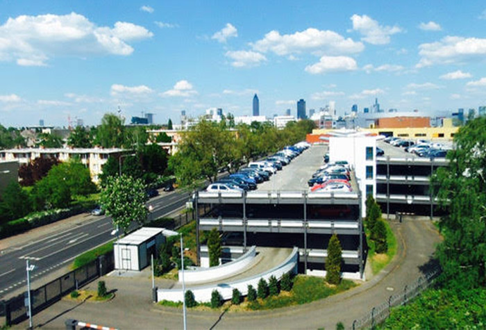 Parken Am Flughafen Park Flug Parkhaus Frankfurt Oberdeck www.holidayextras.de