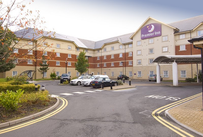 Premier inn birmingham airport exterior view