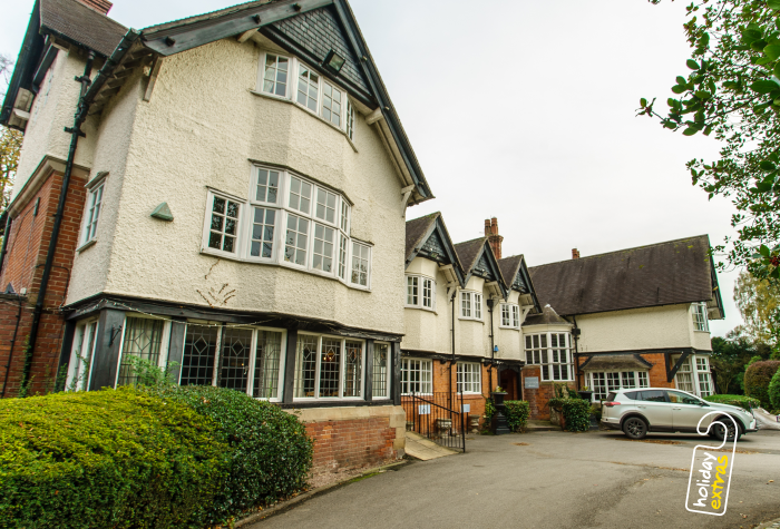 Mere court hotel exterior view