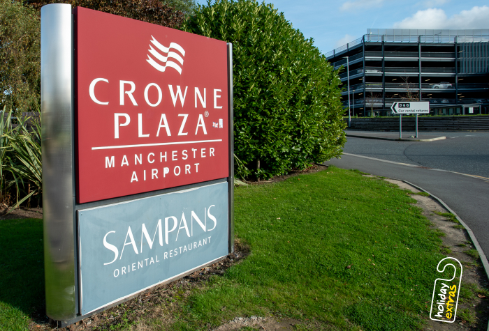 Crowne plaza manchester airport exterior view