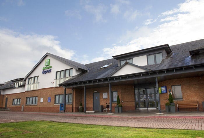 Holiday inn express edinburgh airport exterior view