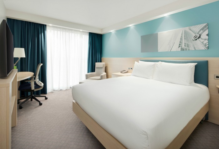 Hampton hilton london docklands exterior view