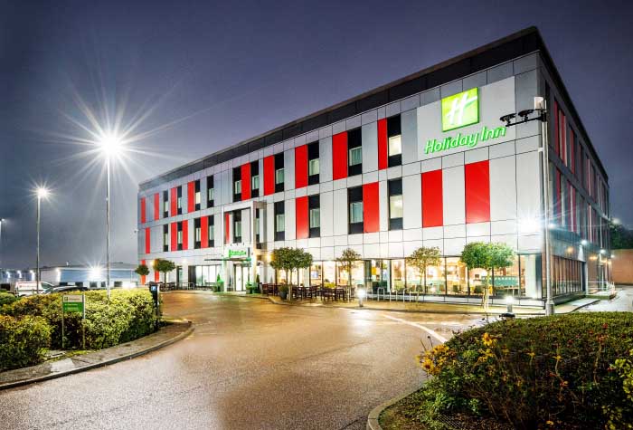 Holiday inn luton airport exterior view