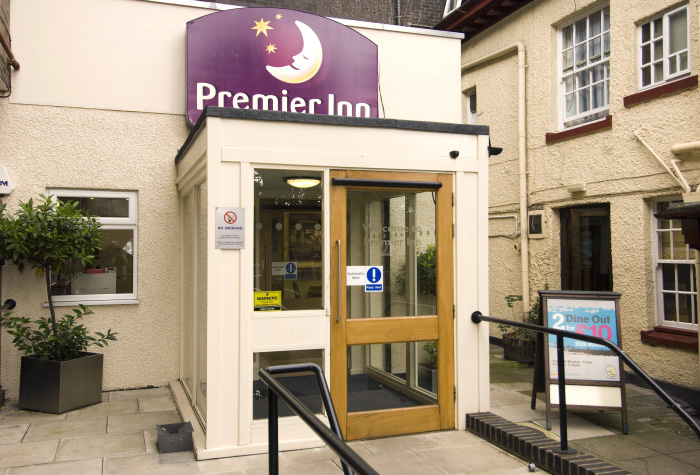 Premier inn altrincham manchester airport exterior view