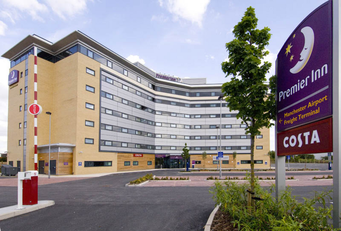 Premier inn manchester airport north exterior view