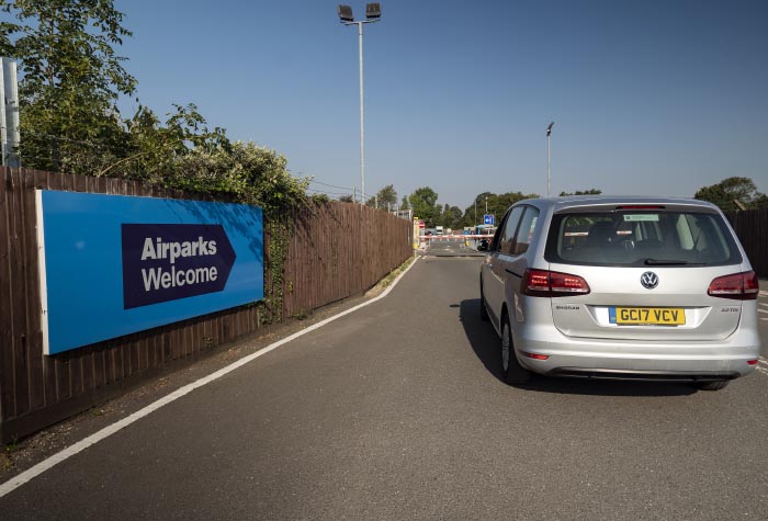What Is The Cheapest Way To Park At Luton Airport www.holidayextras.com